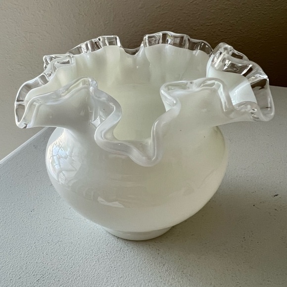 Vintage 1940s Fenton Milk Glass Ruffled Edged 4” Vase - Picture 3 of 8